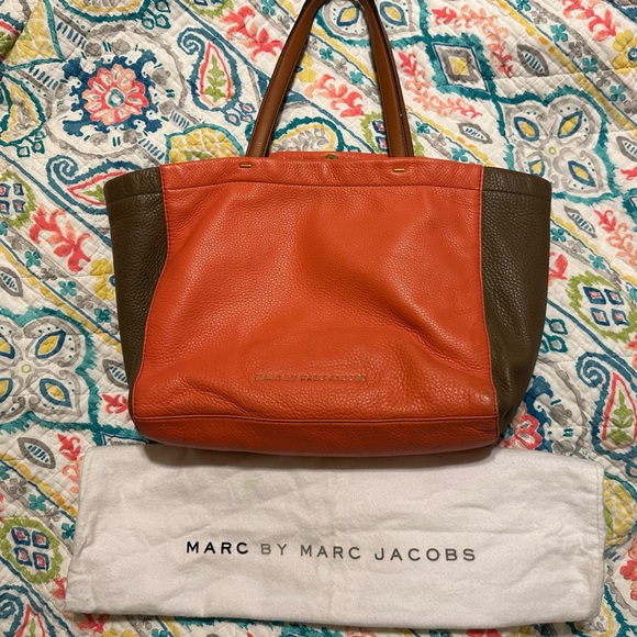 MARC by Marc Jacobs: Rose Two Tone Leather What's the T Tote Bag - Picture 4 of 14